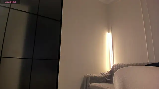 Lunaonekiss online show from 25, 4, 2026