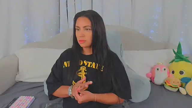 MeghanXO online show from 25, 7, 2026
