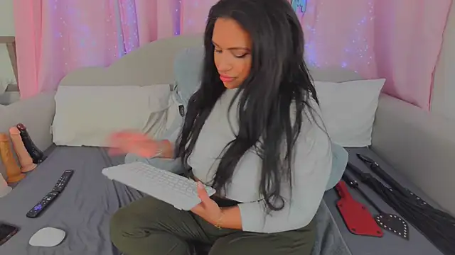 MeghanXO online show from 6, 11, 2025