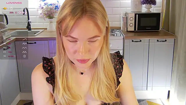 Snapshot of Veronika_Mitchel chatting on 27, 10, 2025 Veronika Mitchel online show from 27, 10, 2025