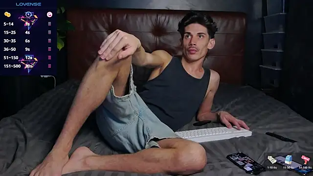 Snapshot of DanielCrush1 chatting on 4, 11, 2025 DanielCrush1 online show from 4, 11, 2025