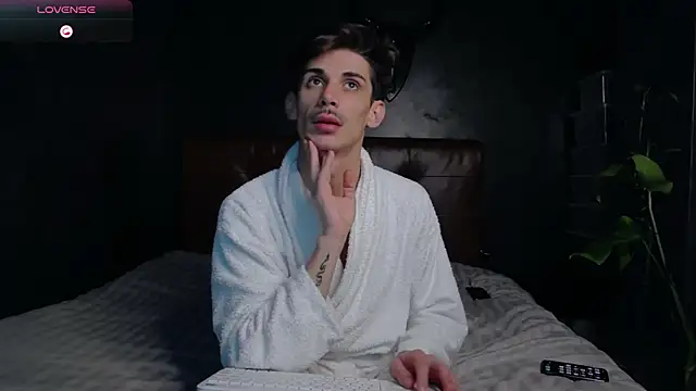 Snapshot of DanielCrush1 chatting on 19, 11, 2025 DanielCrush1 online show from 19, 11, 2025