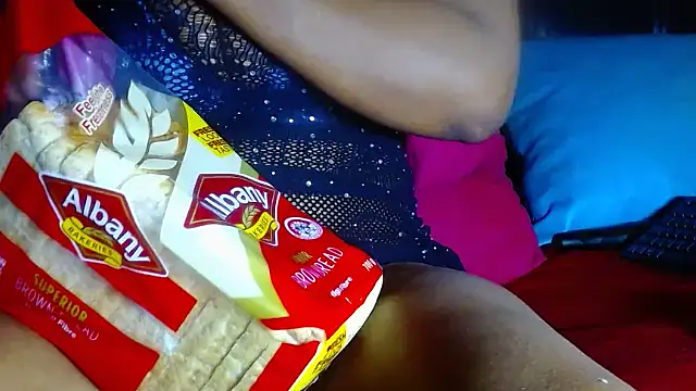 Snapshot of Queenofthenightx chatting on 21, 10, 2025 Queenofthenightx online show from 21, 10, 2025