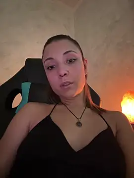 Snapshot of KarlaLuar_ chatting on 20, 10, 2025 KarlaLuar  online show from 20, 10, 2025