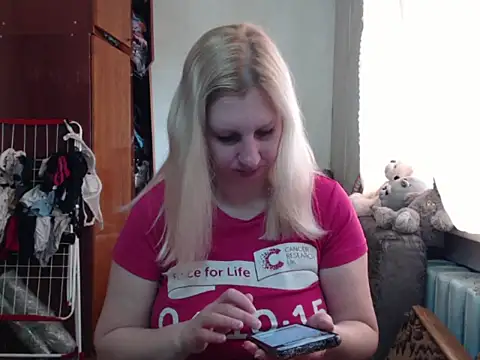 BustyBlond online show from 5, 3, 2025