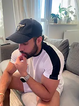 izaak lover online show from 5, 10, 2025