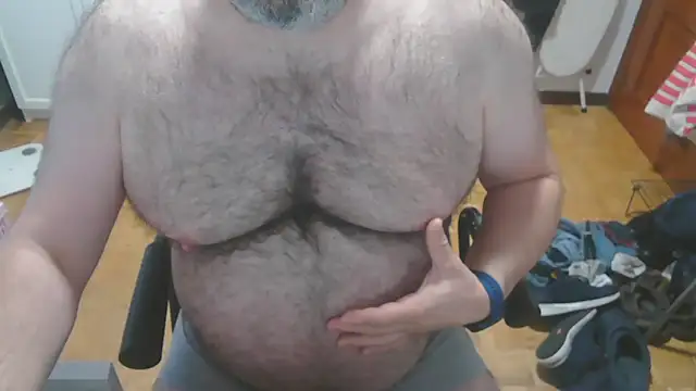 mikeyhotbear online show from 4, 6, 2026
