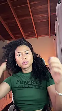 GabriSaenz online show from 30, 10, 2025