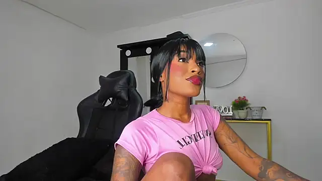 Snapshot of Emattaylor chatting on 7, 11, 2025 Emattaylor online show from 7, 11, 2025