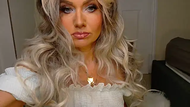 Tinkerbell822 online show from 22, 4, 2026