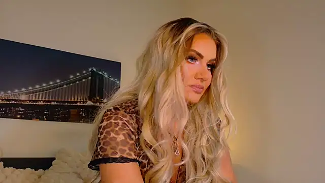 Tinkerbell822 online show from 29, 10, 2025