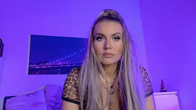 Snapshot of Tinkerbell822 chatting on 16, 9, 2025 Tinkerbell822 online show from 16, 9, 2025