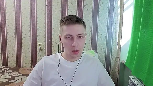 Snapshot of darienlarge chatting on 9, 5, 2026 darienlarge online show from 9, 5, 2026
