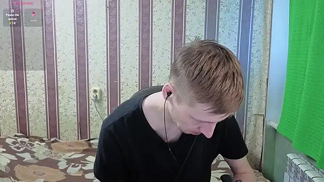 Snapshot of darienlarge chatting on 7, 6, 2026 darienlarge online show from 7, 6, 2026