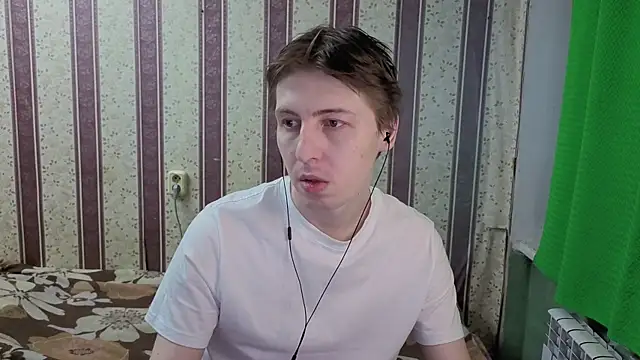 Snapshot of darienlarge chatting on 7, 5, 2026 darienlarge online show from 7, 5, 2026