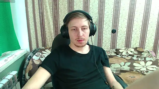 Snapshot of darienlarge chatting on 9, 11, 2025 darienlarge online show from 9, 11, 2025