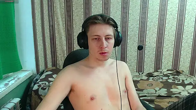 Snapshot of darienlarge chatting on 18, 11, 2025 darienlarge online show from 18, 11, 2025