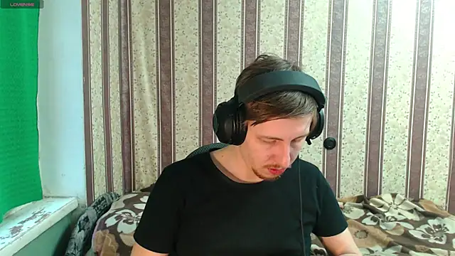 Snapshot of darienlarge chatting on 13, 11, 2025 darienlarge online show from 13, 11, 2025