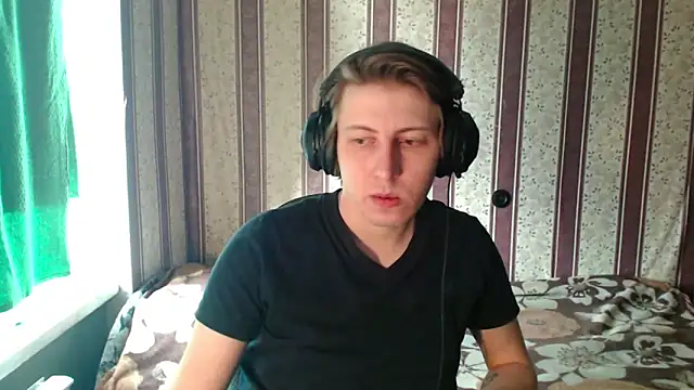 Snapshot of darienlarge chatting on 23, 10, 2025 darienlarge online show from 23, 10, 2025