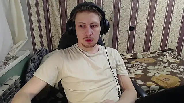 Snapshot of darienlarge chatting on 15, 10, 2025 darienlarge online show from 15, 10, 2025