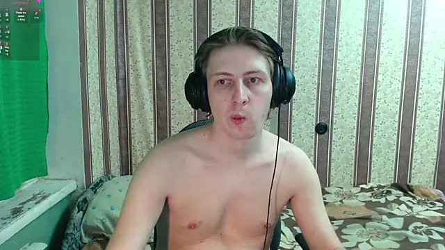 Snapshot of darienlarge chatting on 23, 10, 2025 darienlarge online show from 23, 10, 2025