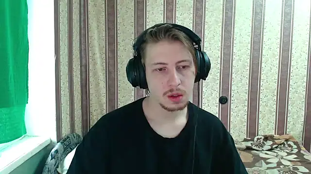 Snapshot of darienlarge chatting on 20, 10, 2025 darienlarge online show from 20, 10, 2025