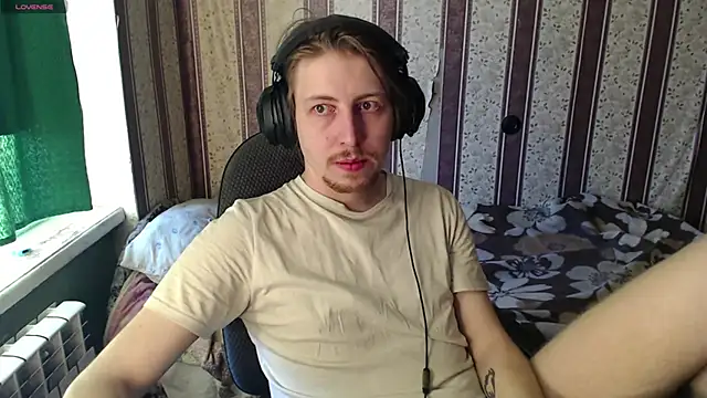 Snapshot of darienlarge chatting on 21, 10, 2025 darienlarge online show from 21, 10, 2025