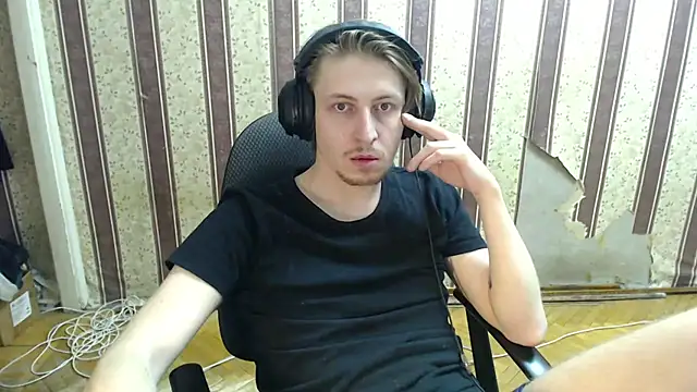 Snapshot of darienlarge chatting on 10, 10, 2025 darienlarge online show from 10, 10, 2025