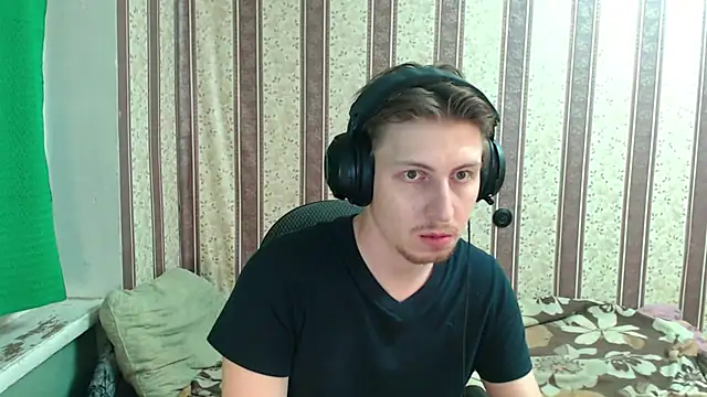 Snapshot of darienlarge chatting on 5, 11, 2025 darienlarge online show from 5, 11, 2025