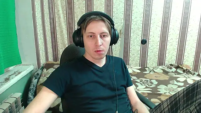 Snapshot of darienlarge chatting on 16, 11, 2025 darienlarge online show from 16, 11, 2025