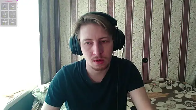 Snapshot of darienlarge chatting on 17, 10, 2025 darienlarge online show from 17, 10, 2025