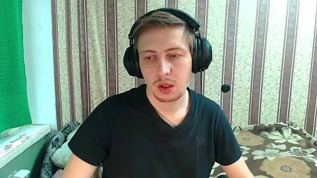 Snapshot of darienlarge chatting on 6, 11, 2025 darienlarge online show from 6, 11, 2025