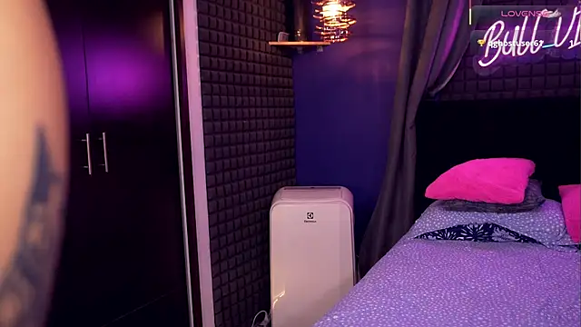 bull vixen2001 online show from 14, 12, 2025