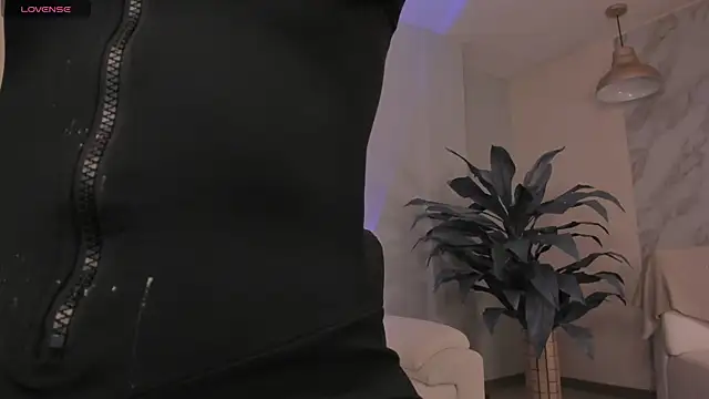 ErikaBenz  online show from 28, 9, 2025