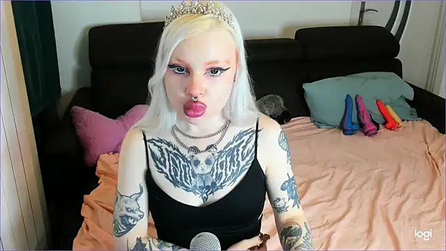 HelenGoat online show from 30, 10, 2025