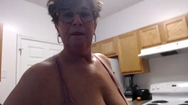 Snapshot of plusizebigbooty chatting on 8, 2, 2025 plusizebigbooty online show from 8, 2, 2025