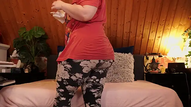 Snapshot of TessaWinter chatting on 3, 12, 2025 TessaWinter online show from 3, 12, 2025