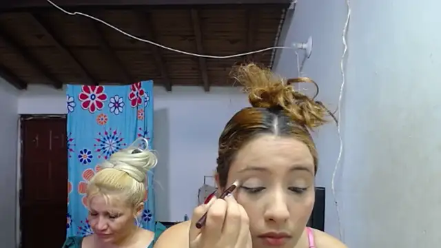 Nicolle Milf online show from 28, 10, 2025