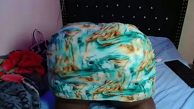 Toomuchbooty33 online show from 16, 12, 2025