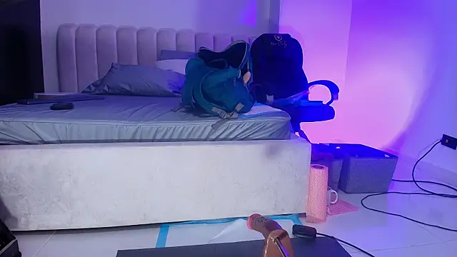 britanyy  online show from 13, 11, 2025