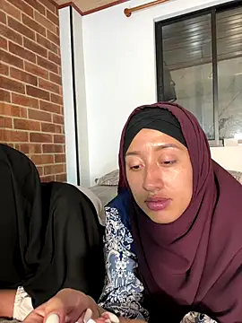 Snapshot of adila_anich chatting on 20, 11, 2025 adila anich online show from 20, 11, 2025