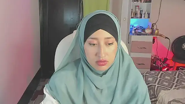Snapshot of adila_anich chatting on 4, 12, 2024 adila anich online show from 4, 12, 2024