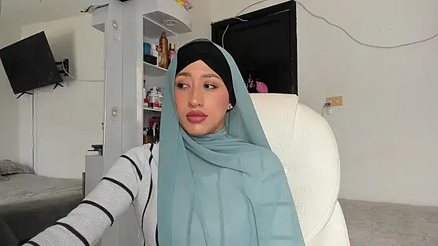 Snapshot of adila_anich chatting on 2, 10, 2025 adila anich online show from 2, 10, 2025