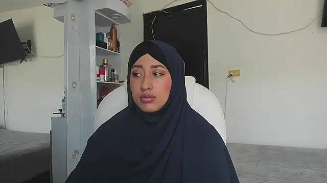 Snapshot of adila_anich chatting on 28, 9, 2025 adila anich online show from 28, 9, 2025