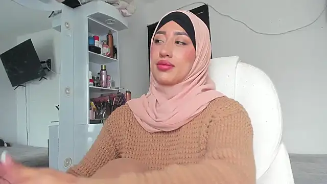Snapshot of adila_anich chatting on 19, 9, 2025 adila anich online show from 19, 9, 2025