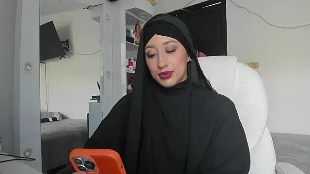 Snapshot of adila_anich chatting on 3, 10, 2025 adila anich online show from 3, 10, 2025