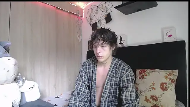 Santiago kiler online show from 10, 4, 2026