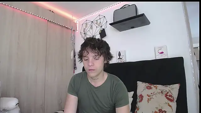 Santiago kiler online show from 13, 3, 2026