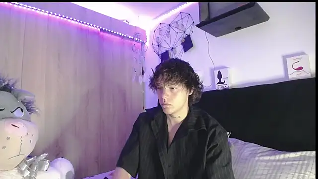 Santiago kiler online show from 15, 4, 2026