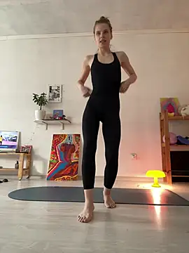 LeyaJohnson online show from 27, 4, 2026